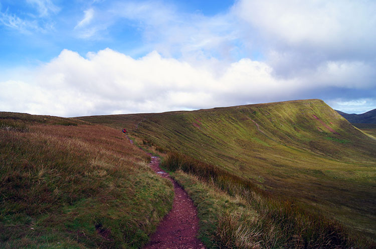 Looking along the Graig Fan Ddu ridge line