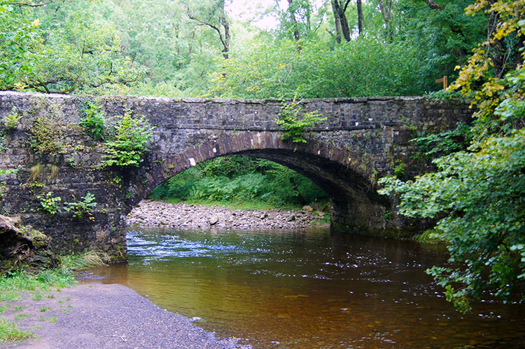 The road bridge at Pont Melin-fach