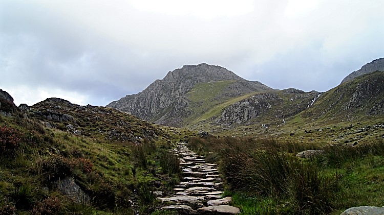 Footpath leading to Y Garn