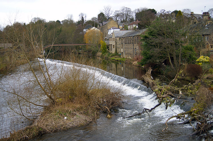 Weir on River Aire at Bingley