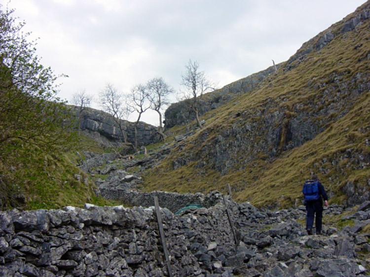 Walking from Conistone Dib to meet the Dales Way