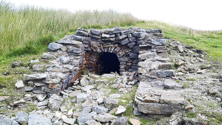 Outlet end of a smelt mine flue