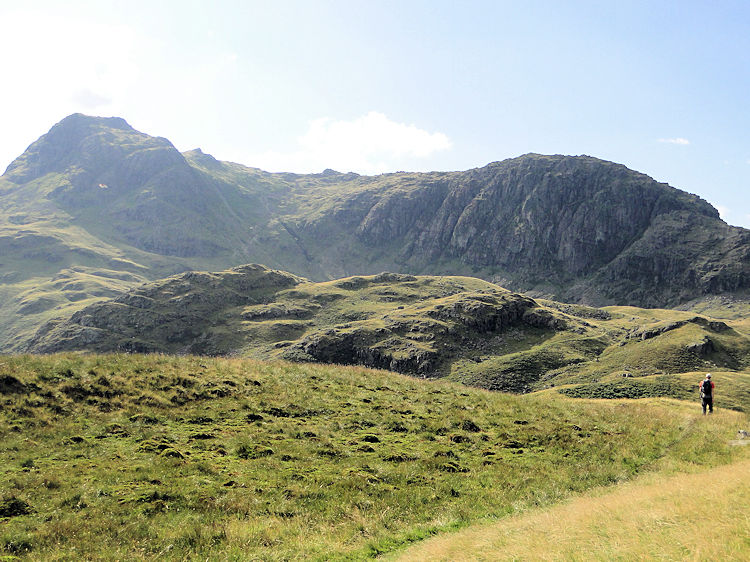 Descending towards Pavey Ark