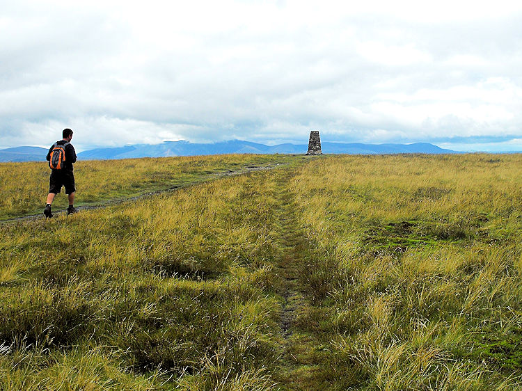 Striding out towards Loadpot Hill