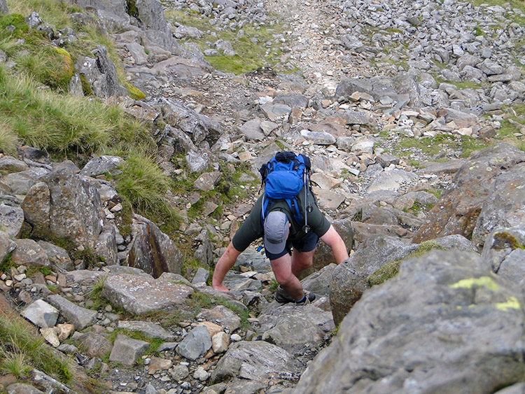 A final scramble to the rocky top of Glaramara