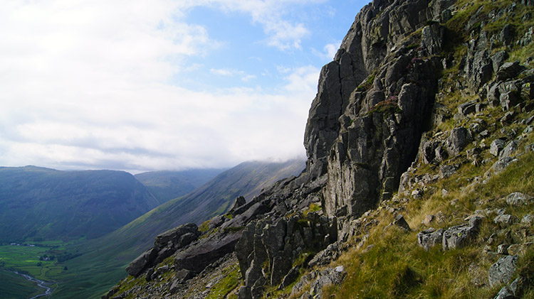 Gable Traverse follows an airy line at Raven Crag