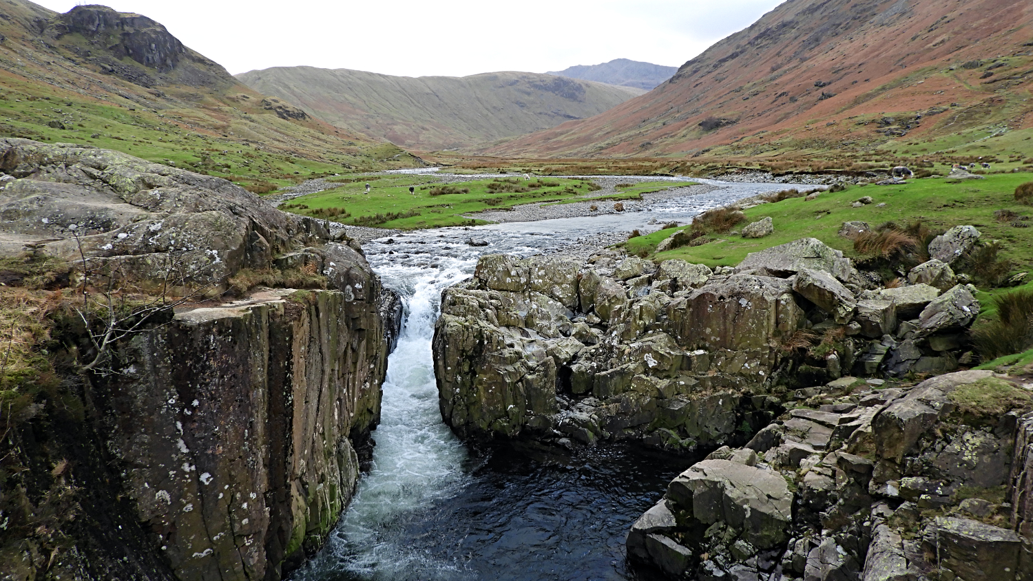 Langstrath Beck squeezing into Black Moss