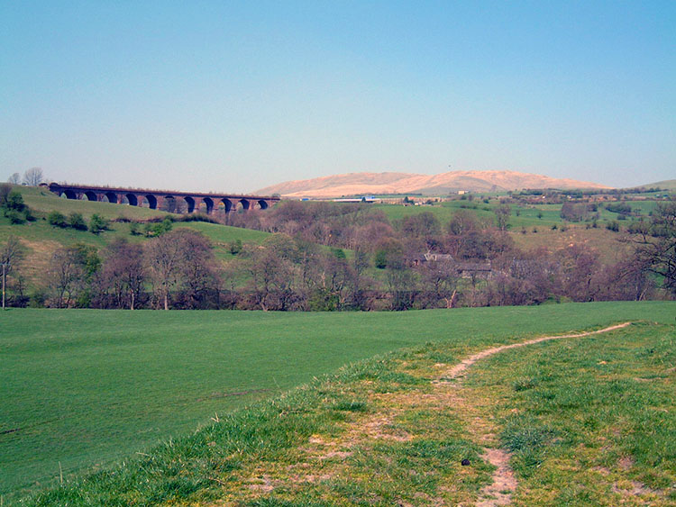 Lowgill Viaduct and Howgill Fells