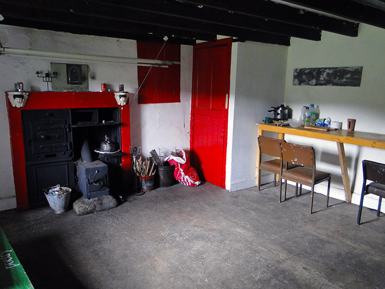 Inside Over Phawhope Bothy