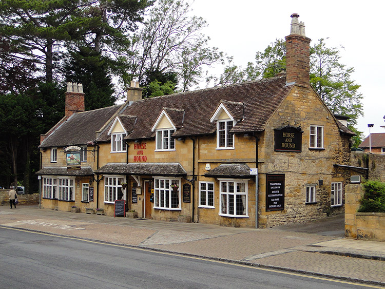 Horse and Hound, Broadway