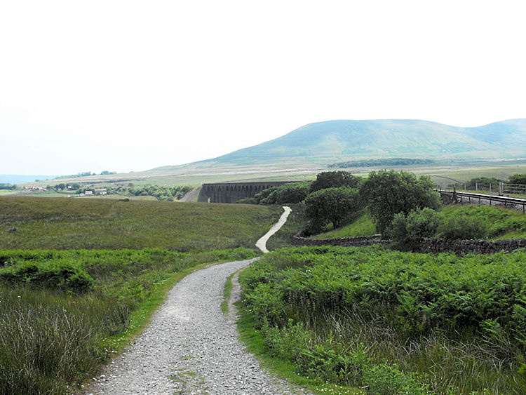 Walking the cobbled street of Dent