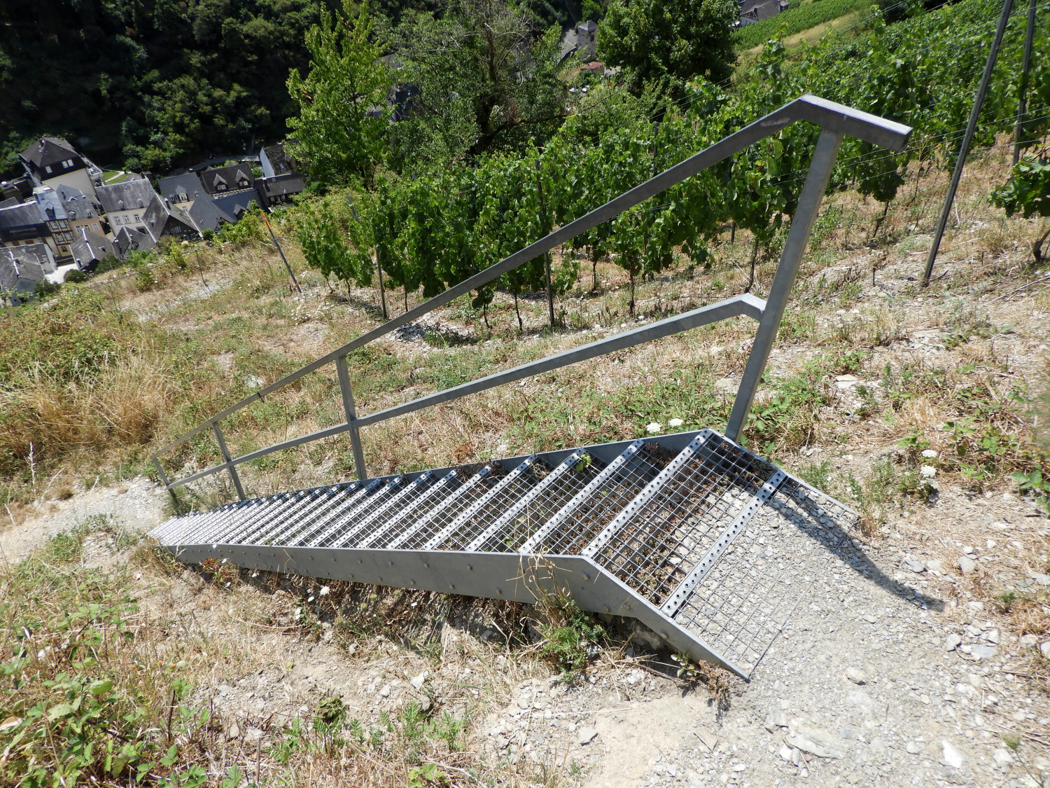 Staircase down the steep slope to Bacharach