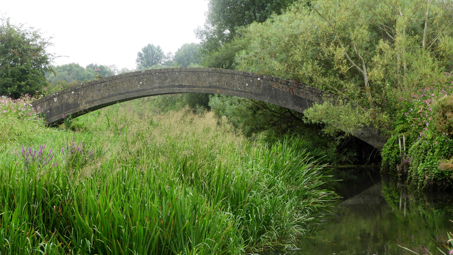 Footbridge near Eysey Manor