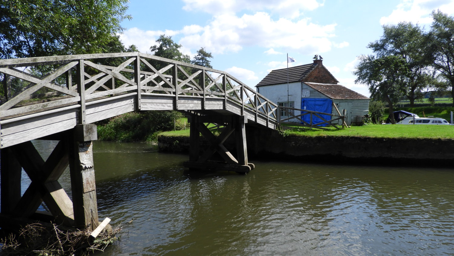 Eaton Footbridge near Grafton Lock