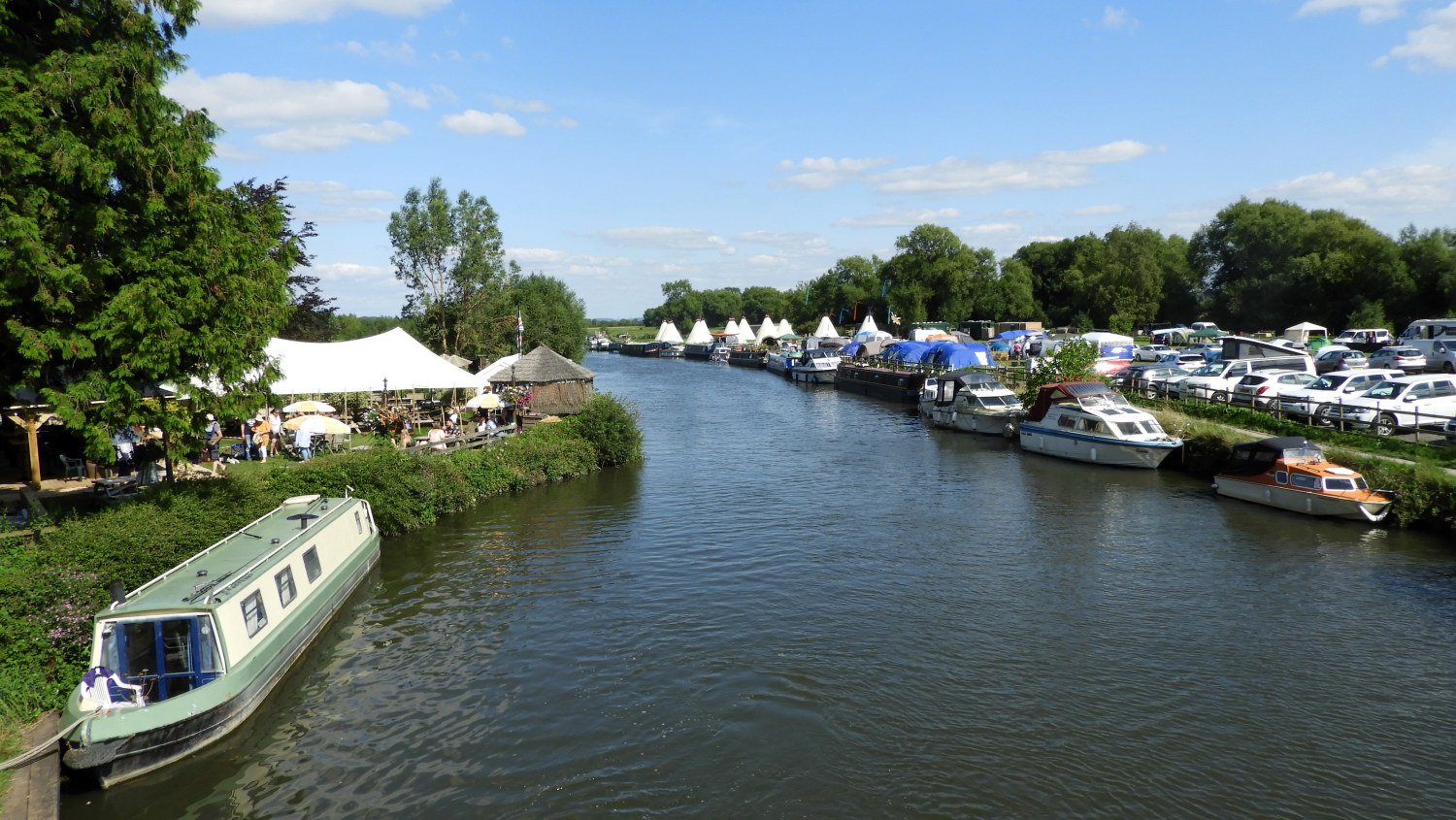 Leisure craft at Radcot Bridge