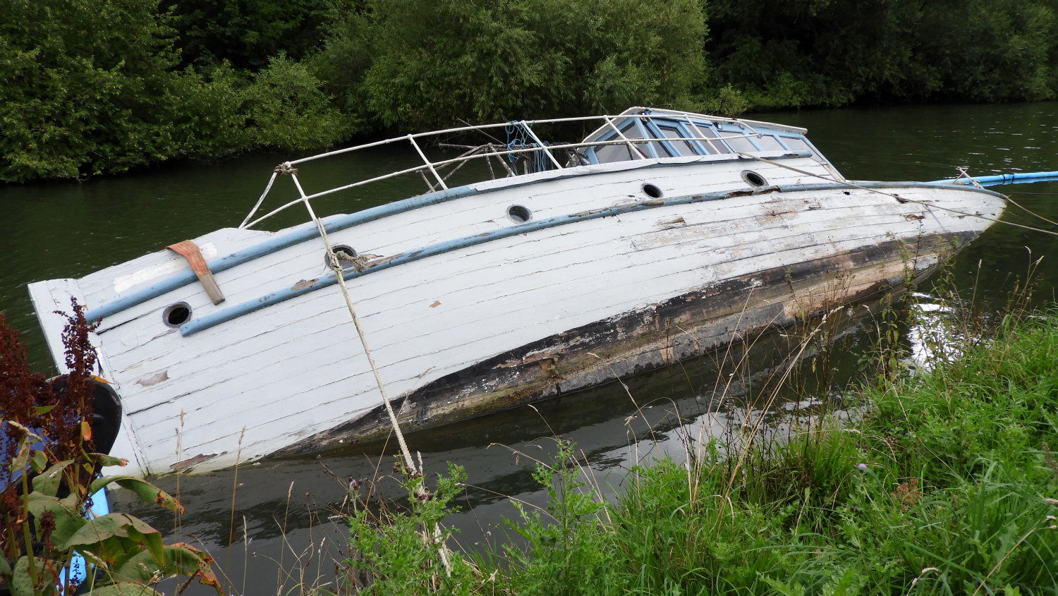 Capsized pleasure craft near Donnington Bridge