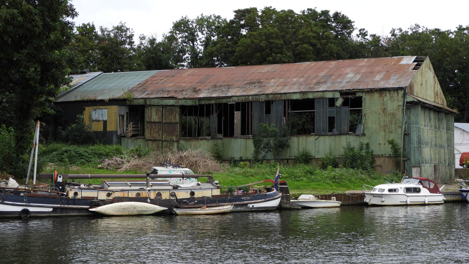 Collapsing building on Platt's Eyot