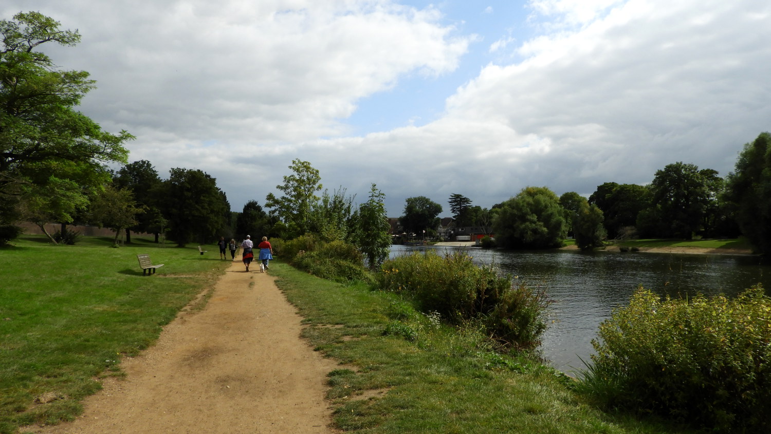 Thames Path at Hampton Court