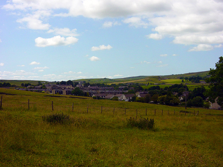 Crossing fields to Glusburn Green