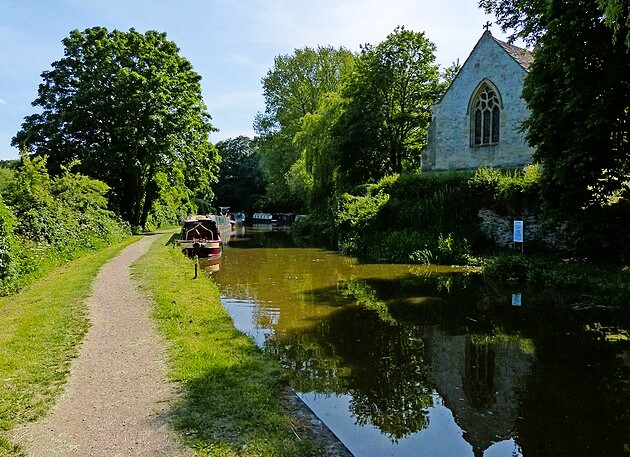 Oxford Canal at Shipton-on-Cherwell