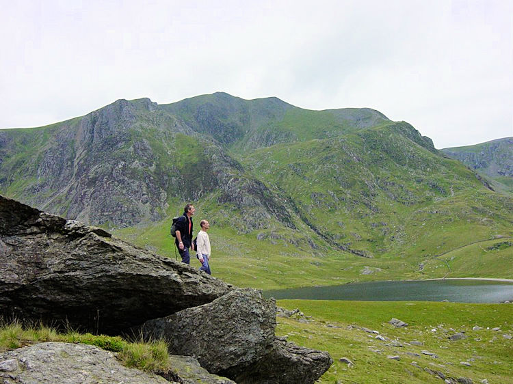 Steve and Dave view Llyn Idwal from Gribin Facet