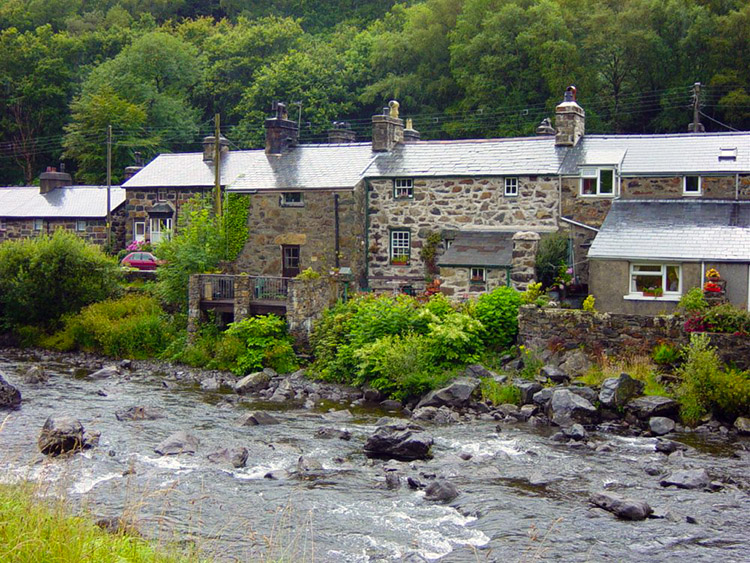 Riverside houses in Beddgelert