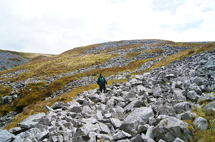 Boulder slopes in parallel lines