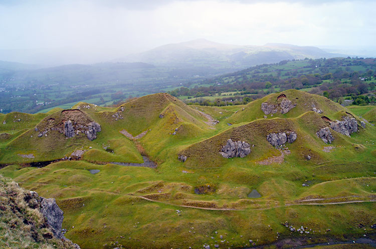 The humped hills at Darren Cilau