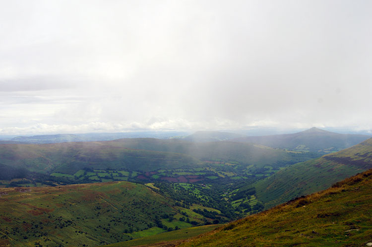 The cloud begins to disperse on the way to Pen Allt-mawr