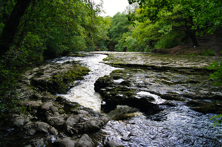 Afon Mellte before cascading over Sgwd Isaf Clun-gwyn