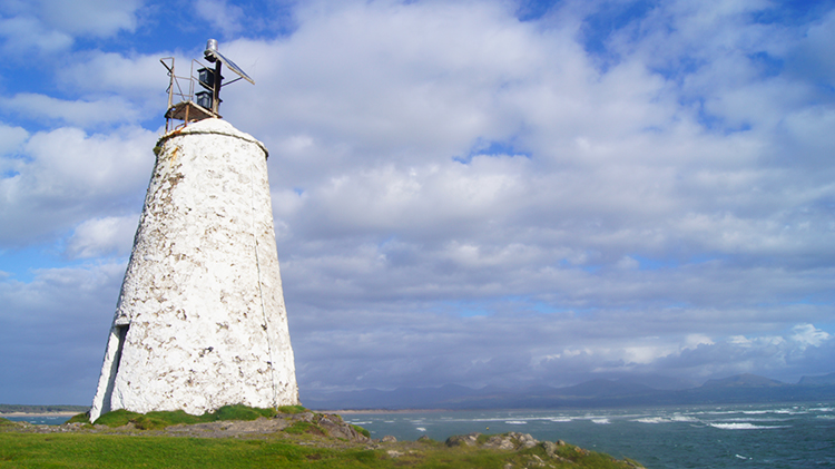 Tŵr Bach lighthouse