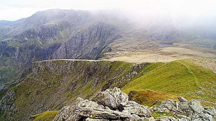 The way down from Y Garn