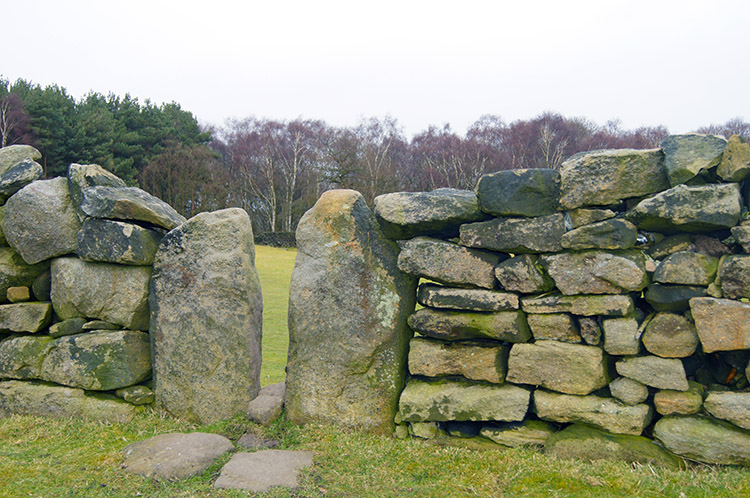 Tight fit stone gate near Ruin Bank Wood