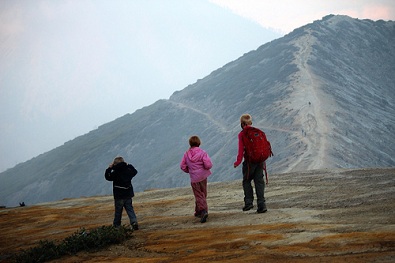 Skirting the rim of the crater